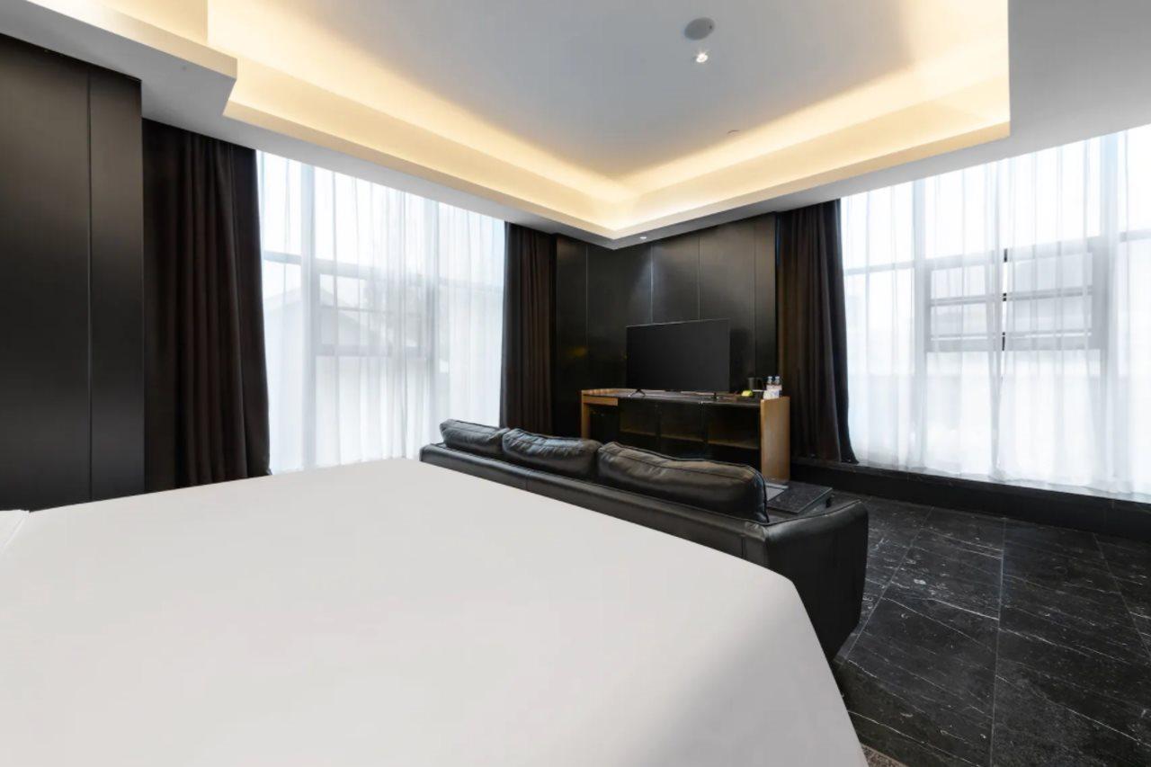 Ramada By Wyndham Wuhan Hankou Exterior foto