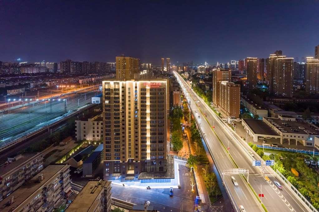 Ramada By Wyndham Wuhan Hankou Exterior foto